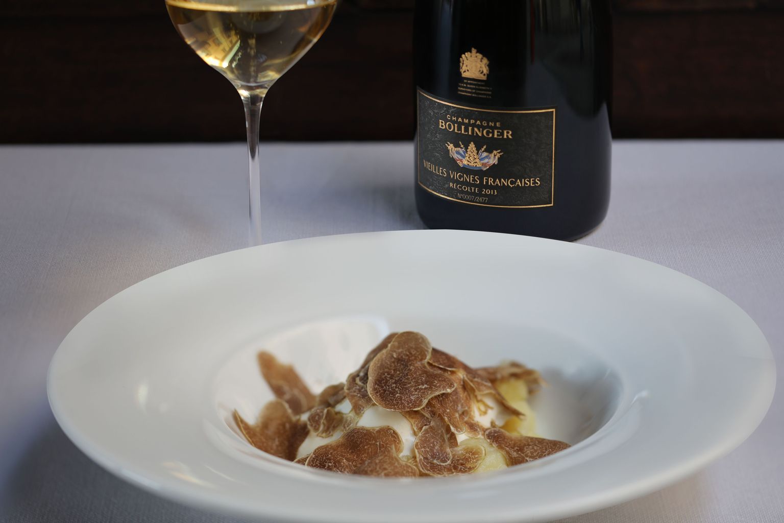 vin et truffe blanche